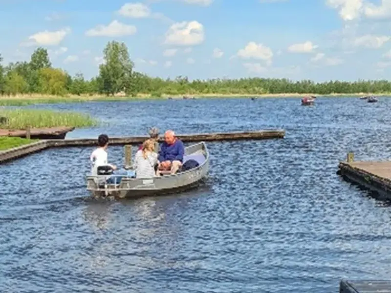Whisper boat Giethoorn